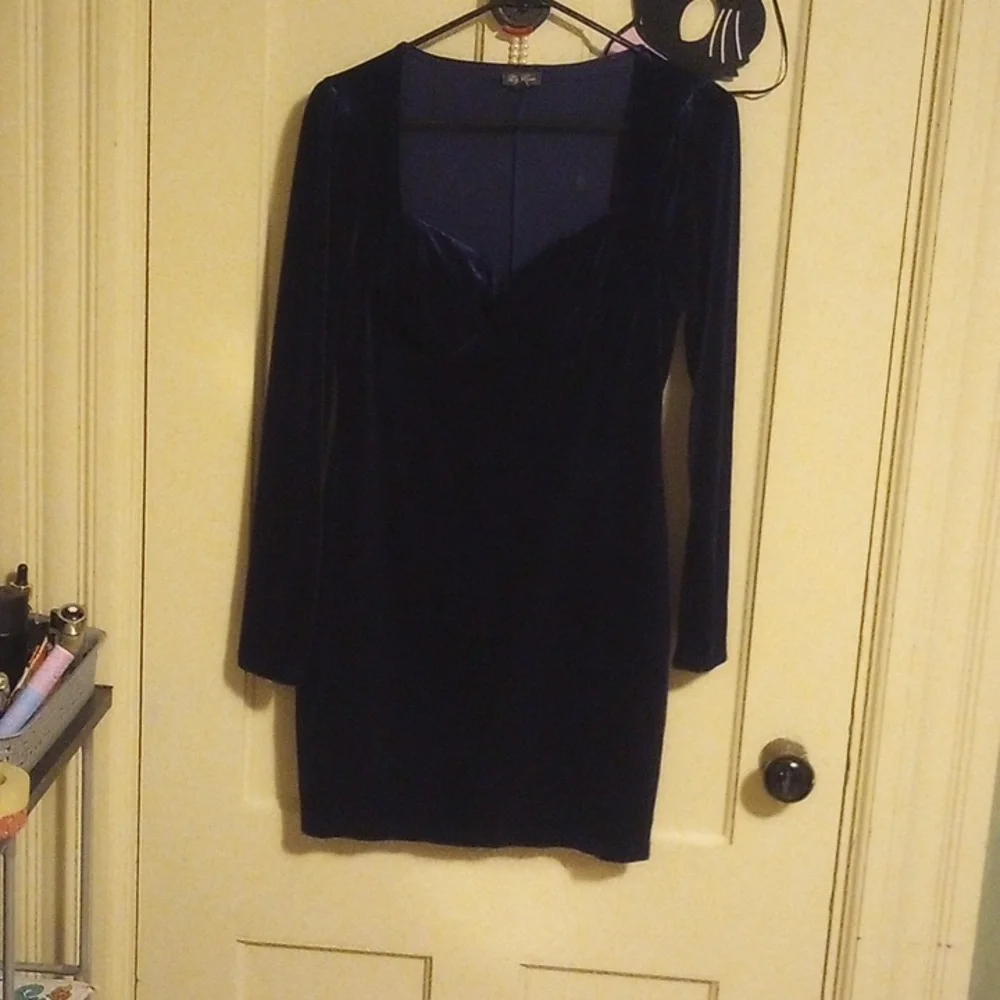 Lily Rose long sleeve velvet mini dress - Picture 1 of 2